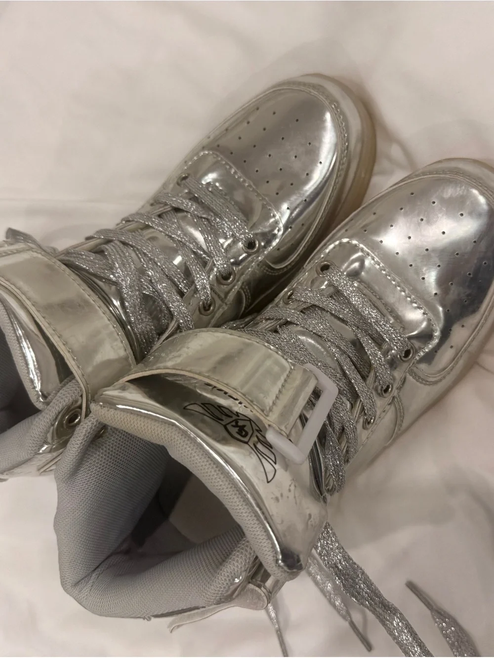 Glide Kicks Big Kiss 5.5 Silver Metallic High-Top Sneakers
